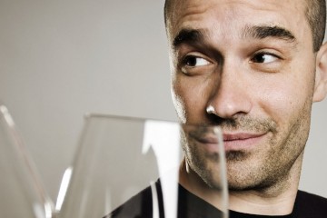 Man-drinking-glass-of-wine