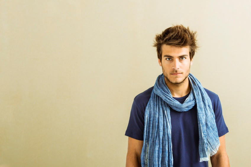Man in blue tee shirt with blue scarf - loop knot