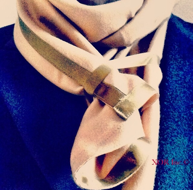 Ron roll scarf knot