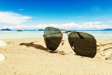 Sunglasses-on-the-beach