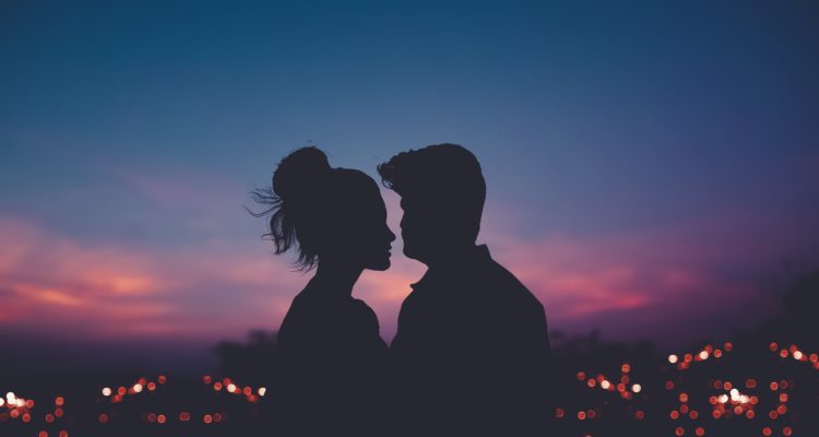 dating-backlit-couple-dawn-1824684